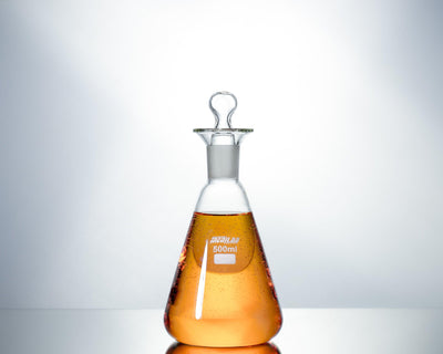 ¿Te preocupa que tu cosmético lleve alcohol? Lee y desmitifica.